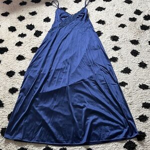 Vanity Fair vintage size 34 (0-2) gorgeous blue Slip Dress